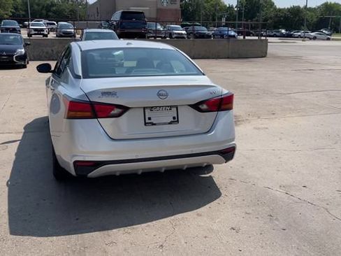 Used 2024 Nissan Altima 2.5 SV FWD image 7