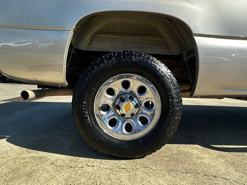 Used 2004 GMC Sierra 1500 SLE w/ Safe And Sound Package image 10