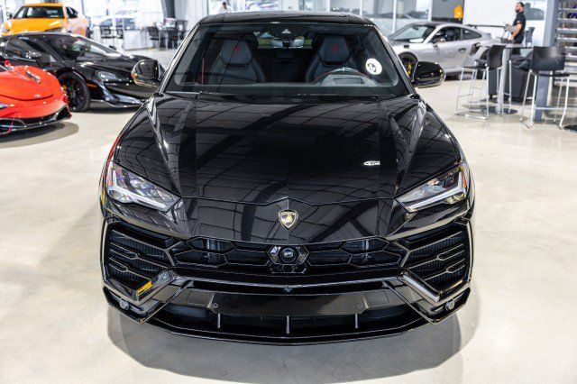 Used 2022 Lamborghini Urus AWD/4WD image 9