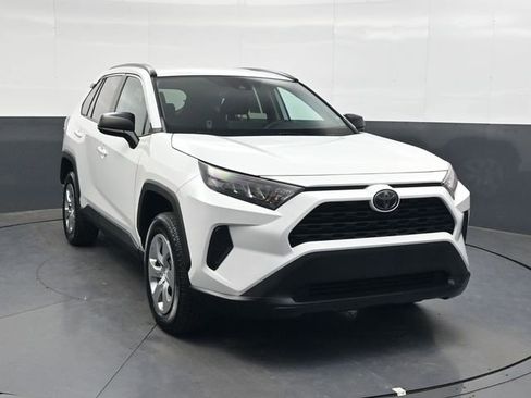 Used 2020 Toyota RAV4 LE image 2