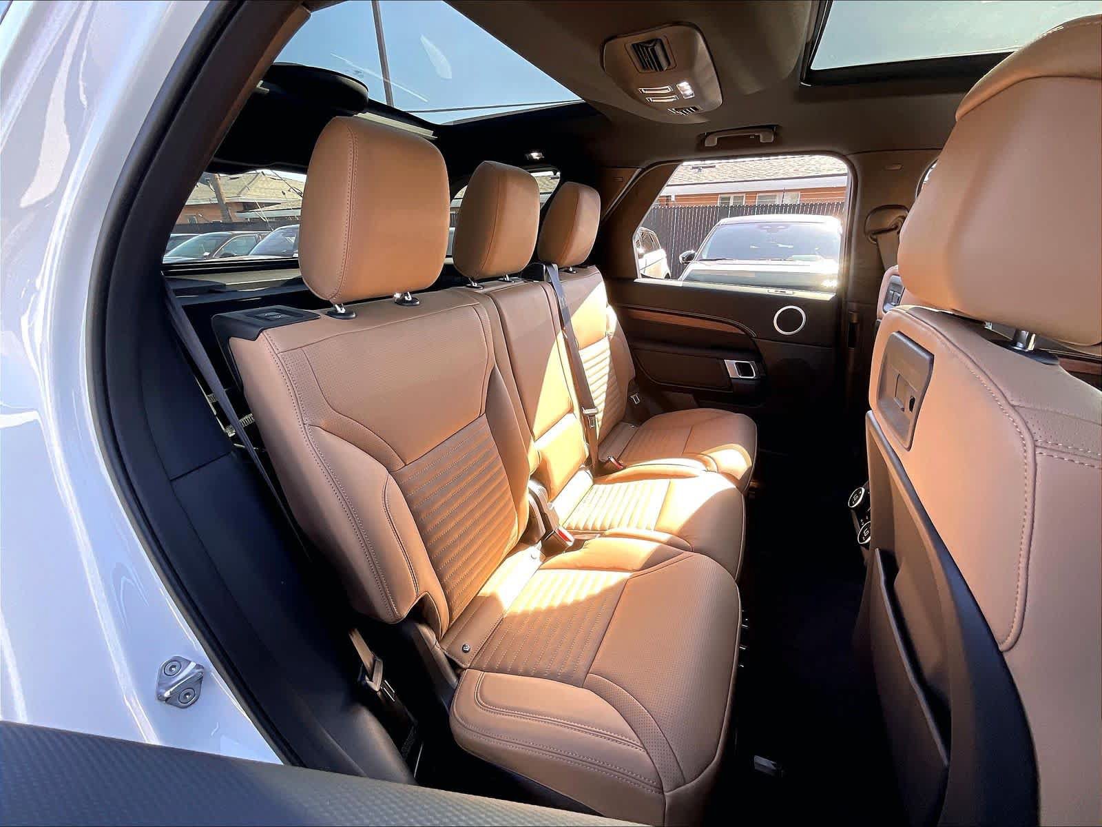 New 2026 Land Rover Discovery Dynamic SE AWD/4WD image 26
