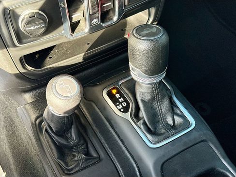 Used 2022 Jeep Wrangler Unlimited Sport AWD/4WD image 18