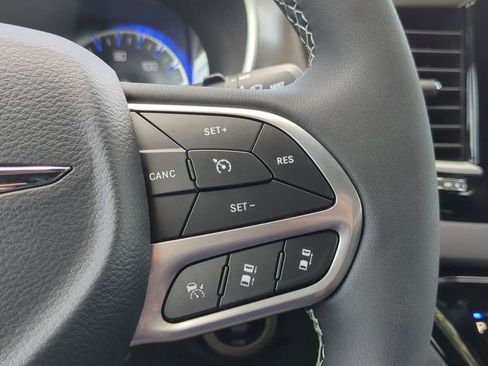 New 2025 Chrysler Voyager LX image 23