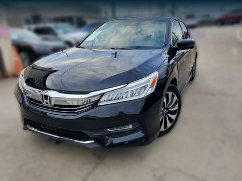 Used 2017 Honda Accord Touring image 7