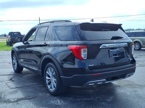 Used 2023 Ford Explorer XLT w/ Equipment Group 202A AWD/4WD image 4
