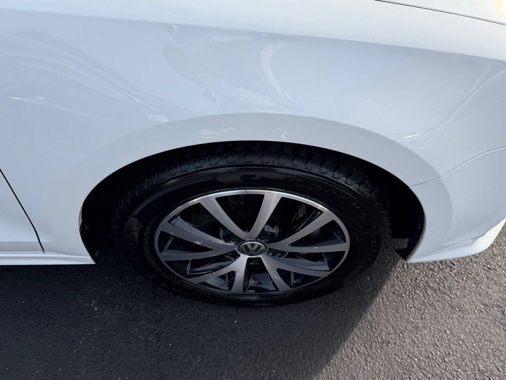 Used 2017 Volkswagen Jetta SE FWD image 5