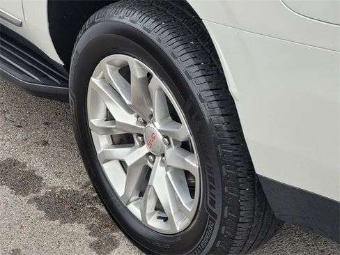 Used 2023 GMC Yukon XL SLT w/ SLT Premium Package image 7