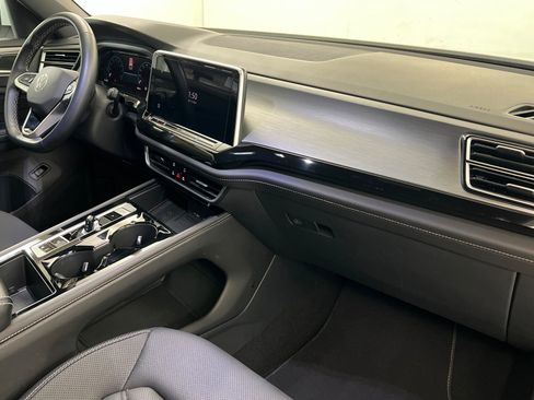Used 2025 Volkswagen Atlas Cross Sport SE AWD/4WD image 25