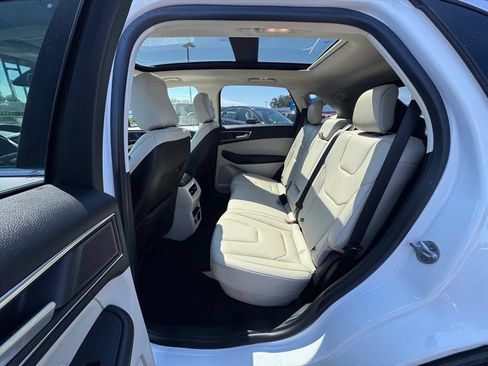 Used 2021 Ford Edge Titanium AWD/4WD image 12