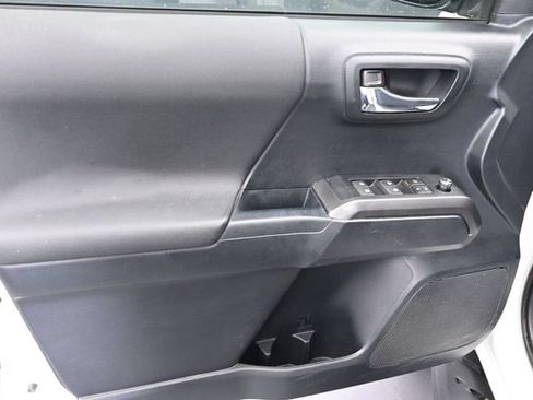 Used 2018 Toyota Tacoma TRD Off-Road AWD/4WD image 26