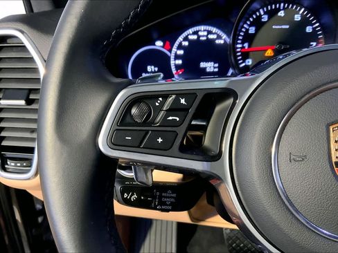 Used 2023 Porsche Cayenne image 27
