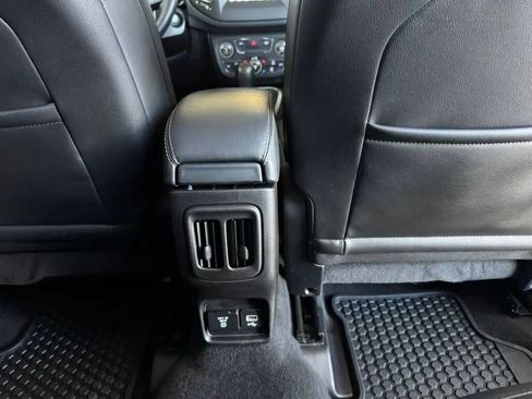 Used 2019 Jeep Compass Latitude w/ Popular Equipment Group AWD/4WD image 32