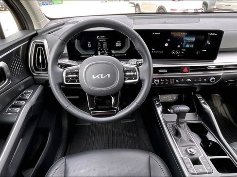 Used 2025 Kia Sorento S AWD/4WD image 5