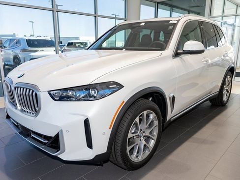 Used 2026 BMW X5 xDrive40i w/ Premium Package AWD/4WD image 3