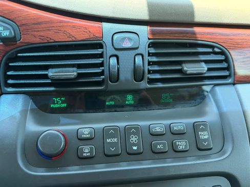 Used 2005 Cadillac De Ville FWD image 14