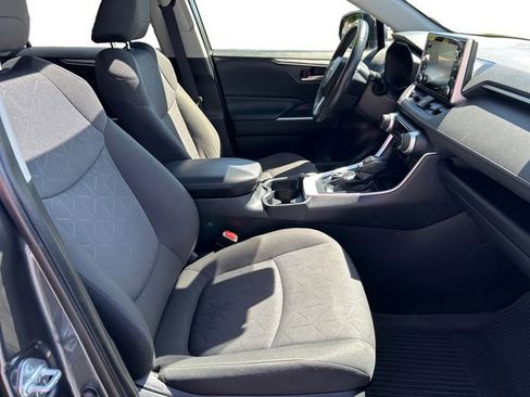 Used 2021 Toyota RAV4 XLE w/ Convenience Package AWD/4WD image 16
