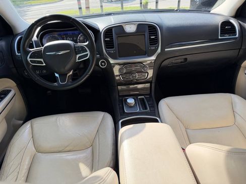 Used 2017 Chrysler 300 Limited AWD/4WD image 9