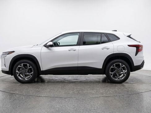 Used 2025 Chevrolet Trax LT w/ LT Convenience Package FWD image 5