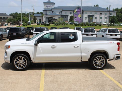 Used 2024 Chevrolet Silverado 1500 RST w/ Convenience Package II AWD/4WD image 10