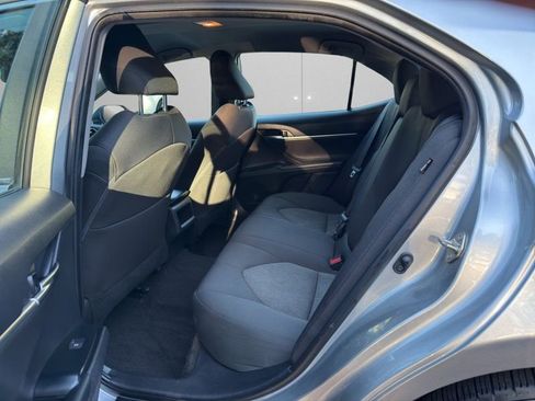 Used 2020 Toyota Camry LE image 10