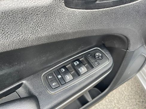 Used 2017 Chrysler 300 Limited RWD image 14