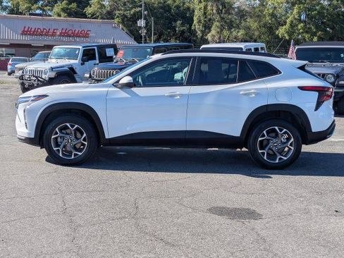Certified 2025 Chevrolet Trax LT FWD image 7