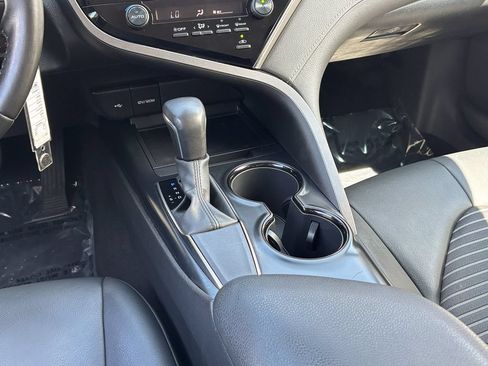 Used 2020 Toyota Camry SE FWD image 20