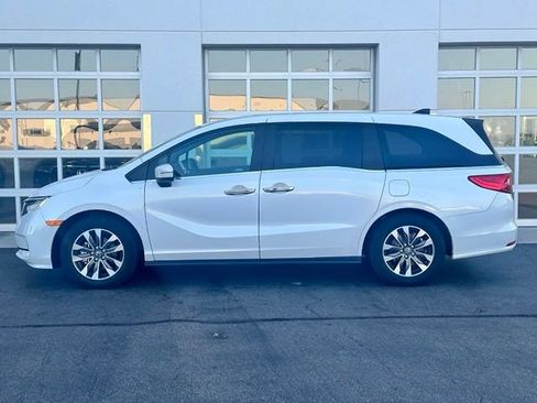 Used 2024 Honda Odyssey EX-L image 3