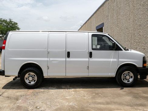 Used 2021 Chevrolet Express 3500 w/ Driver Convenience Package RWD image 8