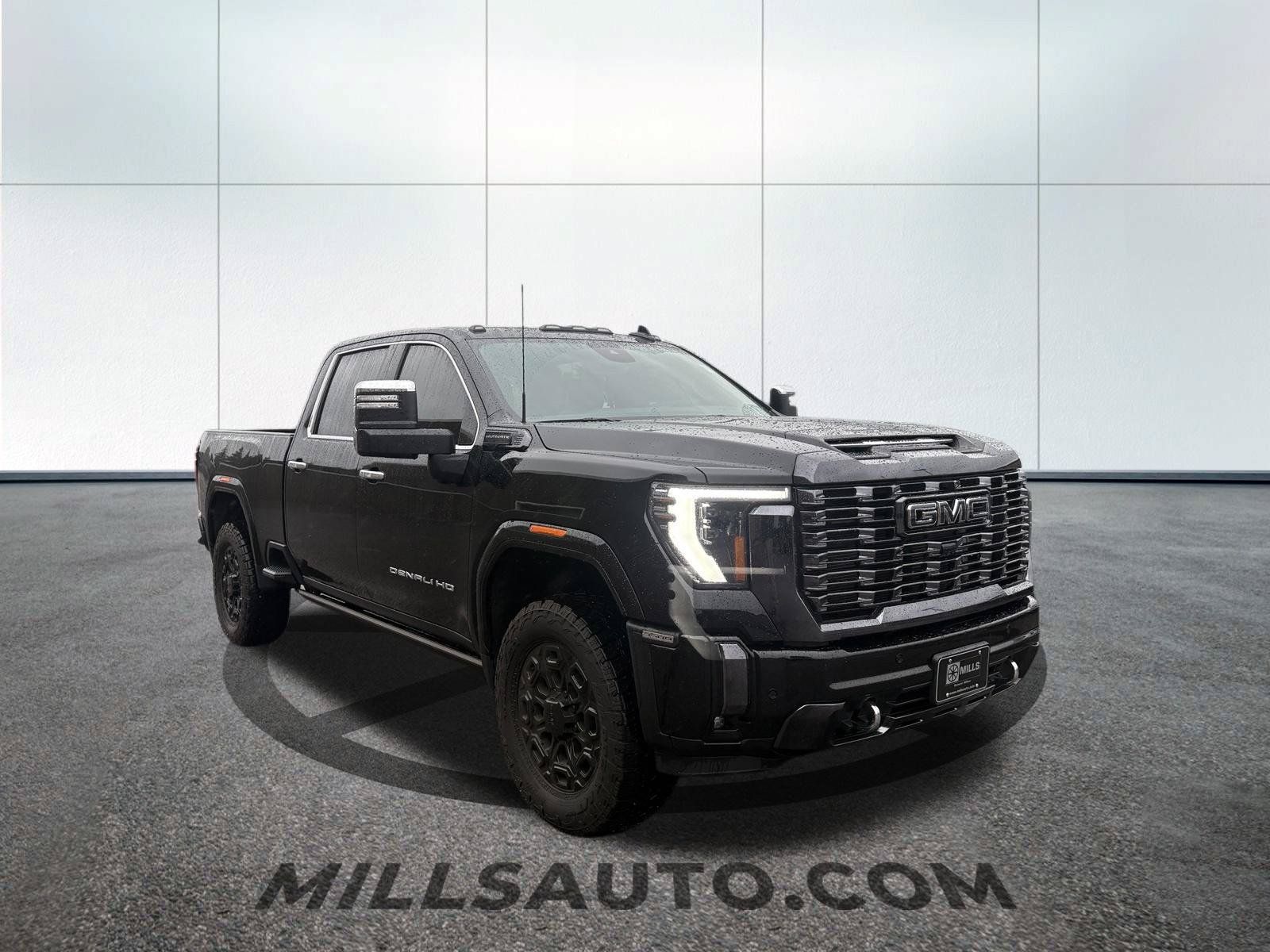 Used 2024 GMC Sierra 3500 Denali Ultimate AWD/4WD image 3