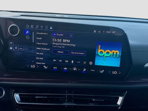 Used 2024 Chevrolet Traverse Z71 image 12