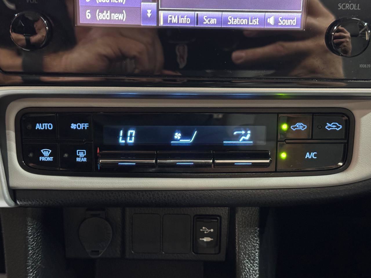 Used 2019 Toyota Corolla LE FWD image 28