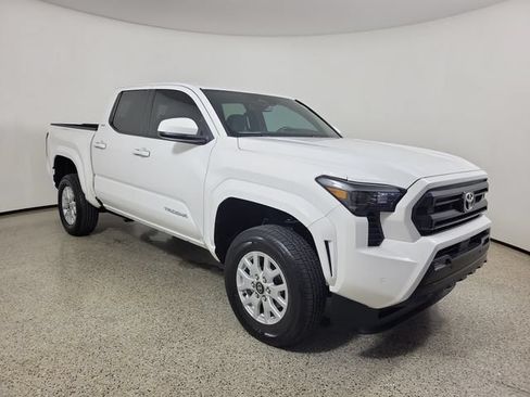 Used 2024 Toyota Tacoma SR5 w/ SR5 Upgrade Package RWD image 4