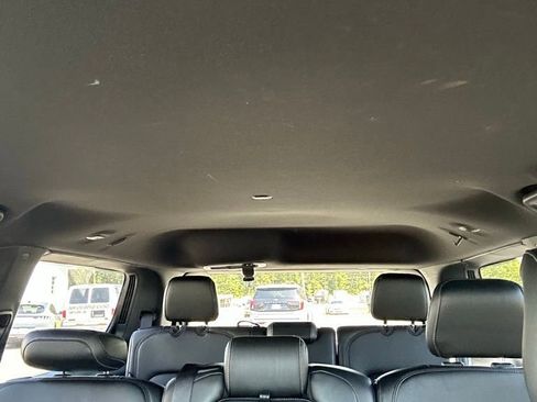 Used 2025 Jeep Wagoneer 4WD image 12