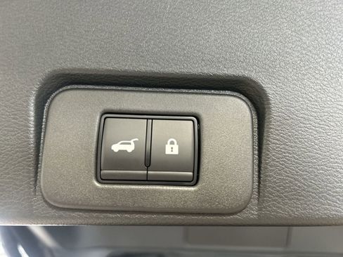 Used 2025 Nissan Rogue SV w/ SV Premium Package AWD/4WD image 39