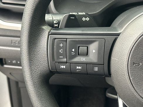 Used 2024 Nissan Rogue S image 24