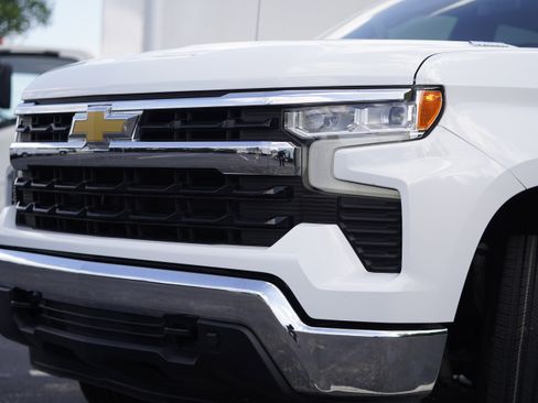 Used 2022 Chevrolet Silverado 1500 LT AWD/4WD image 34