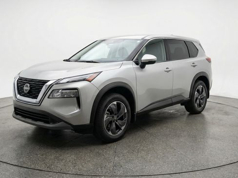 Used 2025 Nissan Rogue SV image 3