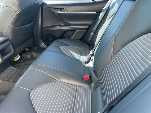 Used 2022 Toyota Camry SE w/ Carpet Mat Package (TMS) image 5
