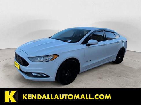 Used 2018 Ford Fusion SE image 1