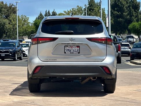 Certified 2024 Toyota Highlander LE AWD/4WD image 6