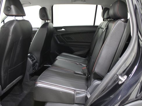 Used 2024 Volkswagen Tiguan SE image 24