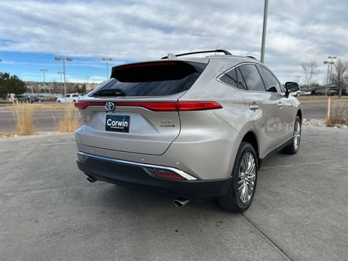 Used 2021 Toyota Venza XLE image 8