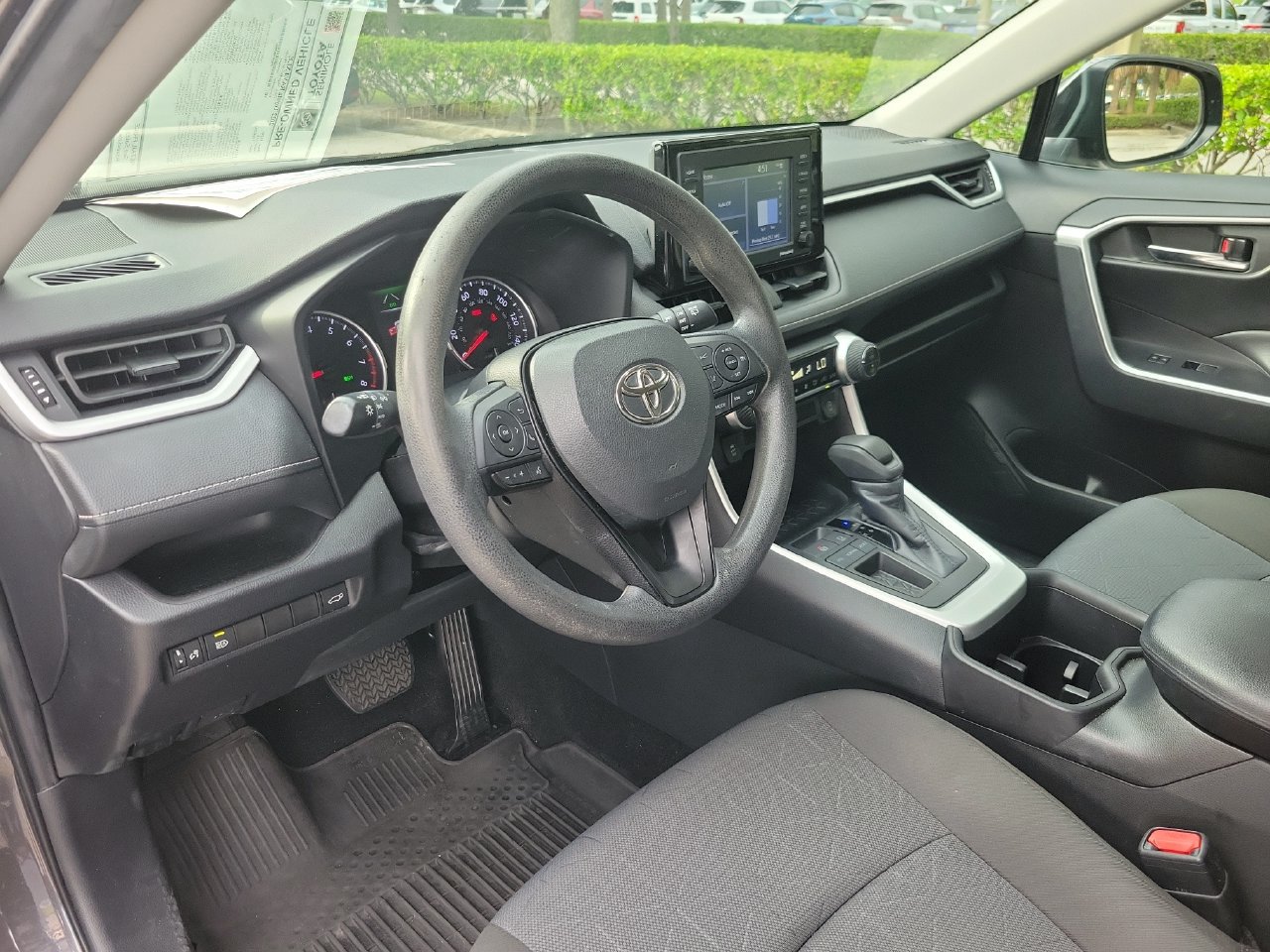 Used 2022 Toyota RAV4 XLE w/ Convenience Package FWD image 16