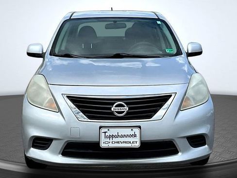 Used 2014 Nissan Versa SV w/ Convenience Package image 2