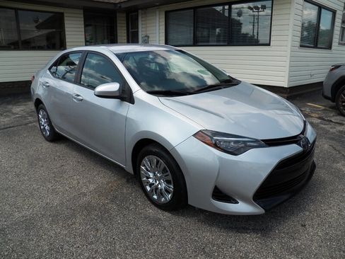 Used 2017 Toyota Corolla LE w/ Carpet Mat Package (TMS) FWD image 4
