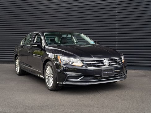 Used 2017 Volkswagen Passat 1.8T SE image 23