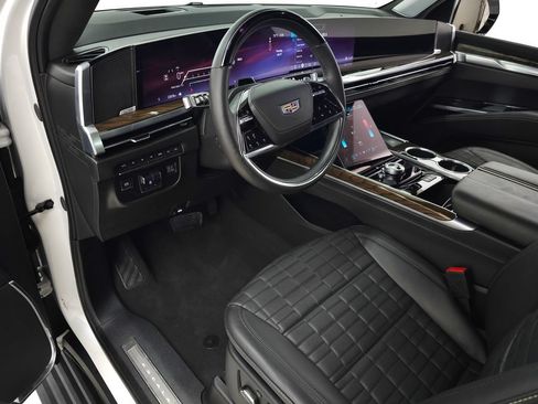 Used 2025 Cadillac Escalade Sport Platinum AWD/4WD image 18