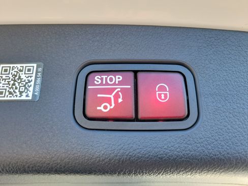 Used 2025 Mercedes-Benz GLC 300 image 21