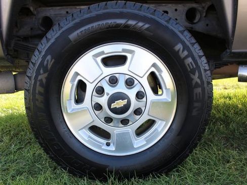 Used 2011 Chevrolet Silverado 2500 LT w/ Interior Plus Package image 12